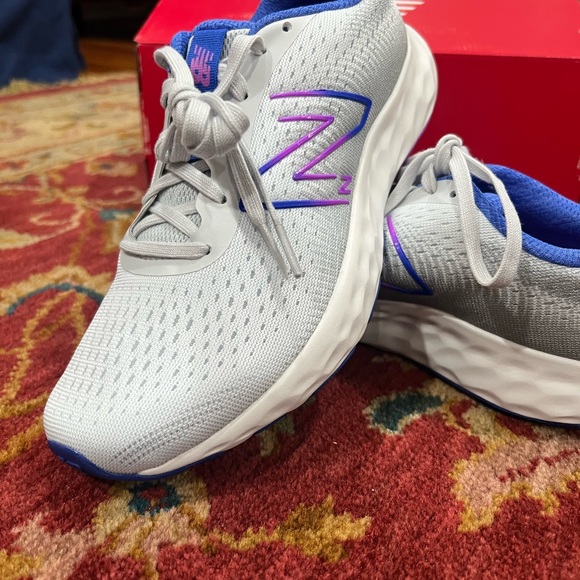 New Balance Women's Running Shoes 520 V8 (New) - Picture 4 of 9